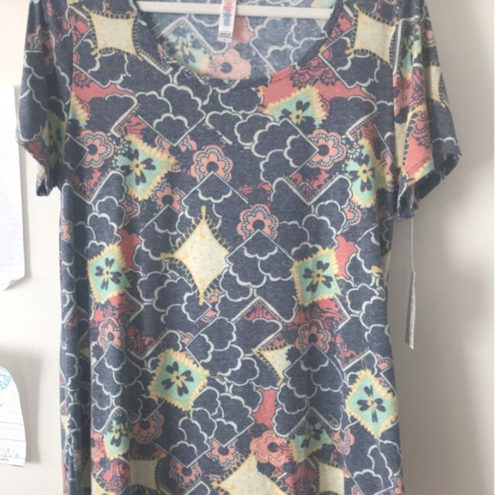 LuLaRoe Classic tee